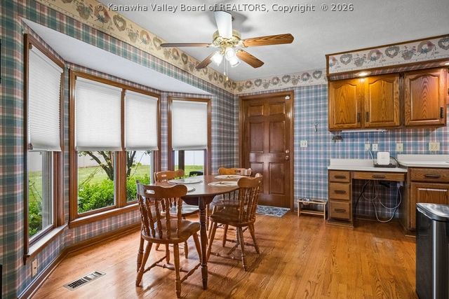 112 Willowood Circle, Hurricane, WV 25526