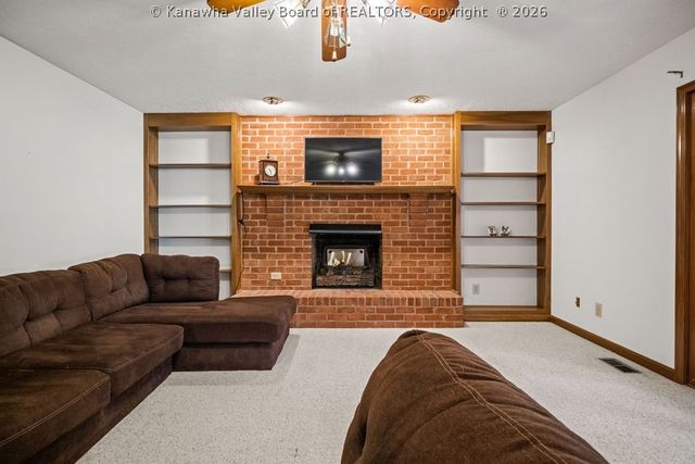 112 Willowood Circle, Hurricane, WV 25526