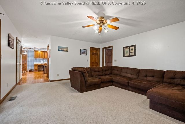112 Willowood Circle, Hurricane, WV 25526