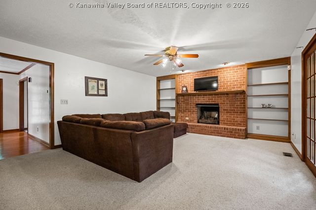 112 Willowood Circle, Hurricane, WV 25526