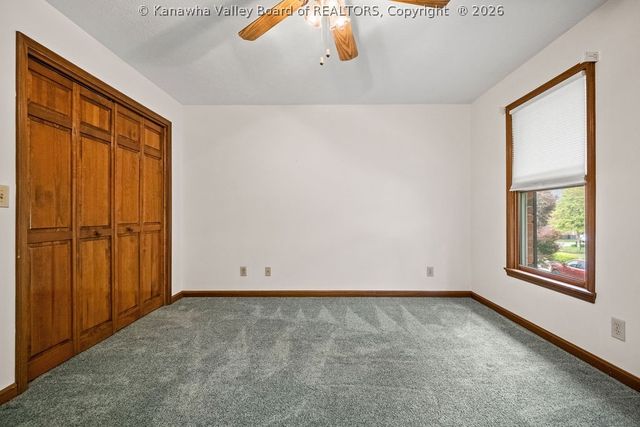 112 Willowood Circle, Hurricane, WV 25526
