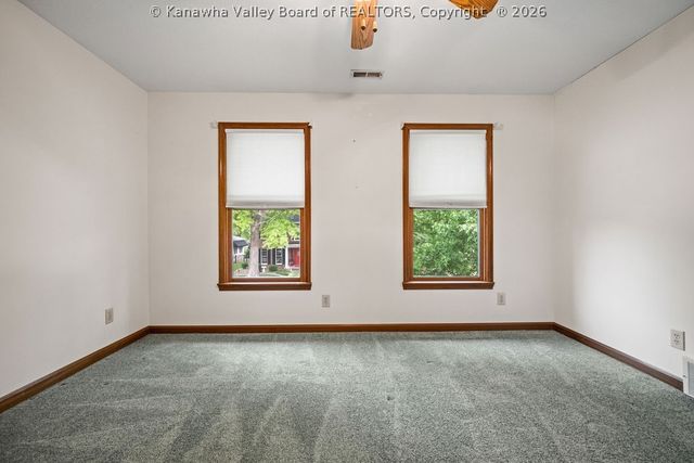 112 Willowood Circle, Hurricane, WV 25526