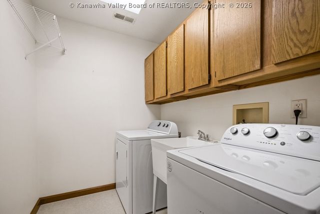 112 Willowood Circle, Hurricane, WV 25526