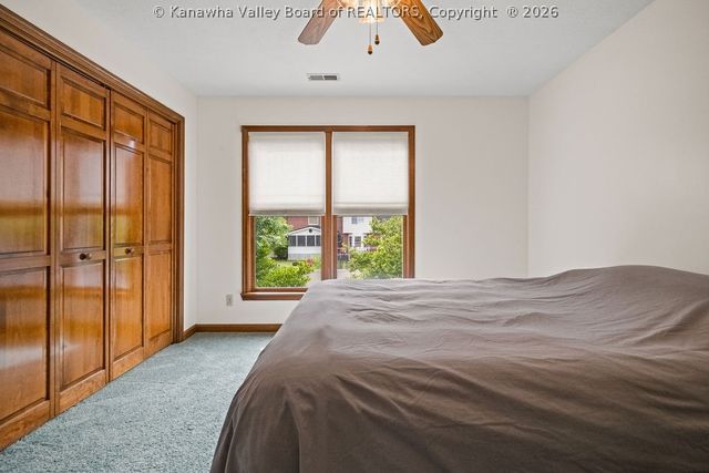 112 Willowood Circle, Hurricane, WV 25526