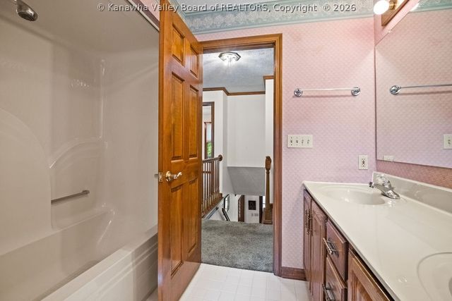112 Willowood Circle, Hurricane, WV 25526