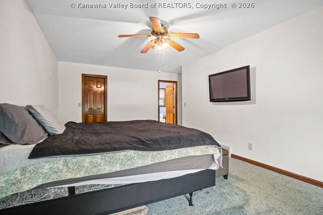 112 Willowood Circle, Hurricane, WV 25526