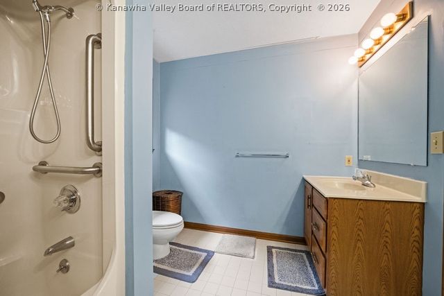 112 Willowood Circle, Hurricane, WV 25526