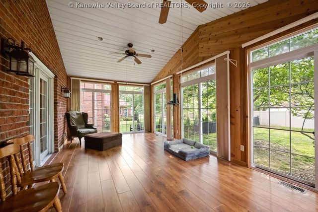 112 Willowood Circle, Hurricane, WV 25526
