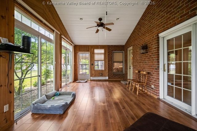 112 Willowood Circle, Hurricane, WV 25526