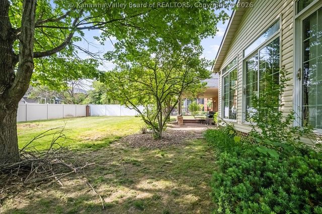112 Willowood Circle, Hurricane, WV 25526