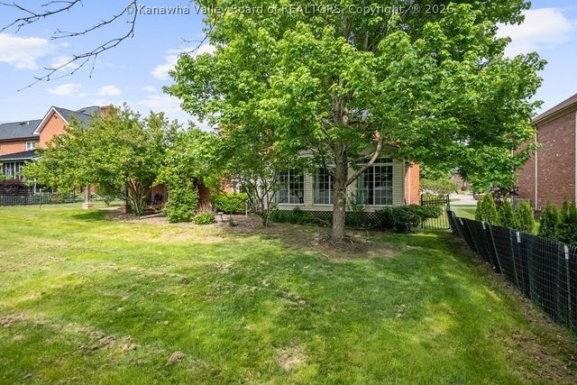 112 Willowood Circle, Hurricane, WV 25526