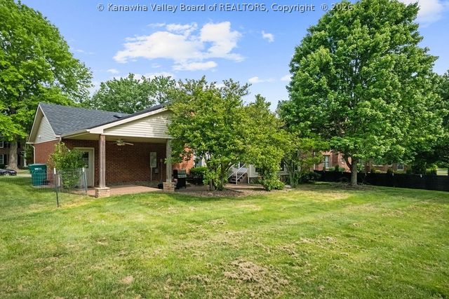 112 Willowood Circle, Hurricane, WV 25526