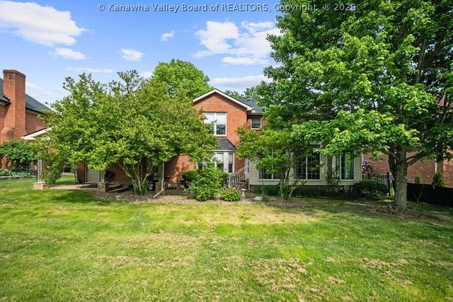 112 Willowood Circle, Hurricane, WV 25526