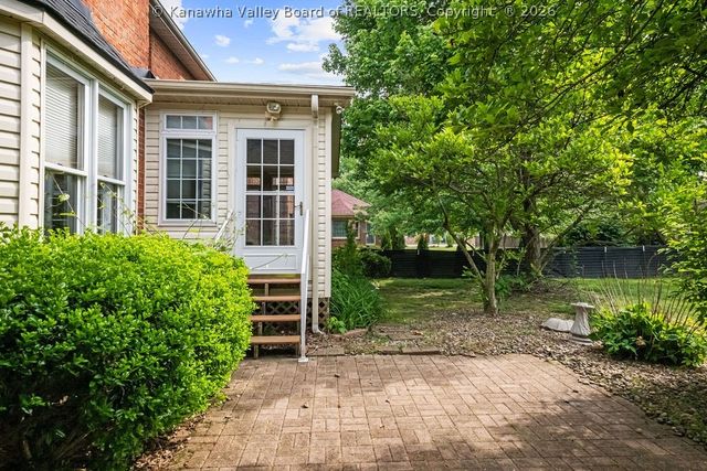 112 Willowood Circle, Hurricane, WV 25526