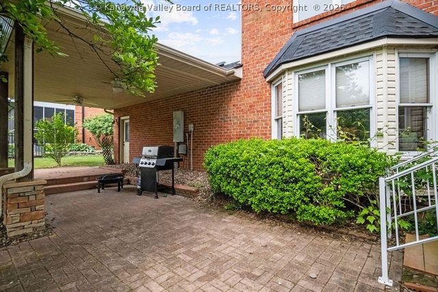 112 Willowood Circle, Hurricane, WV 25526