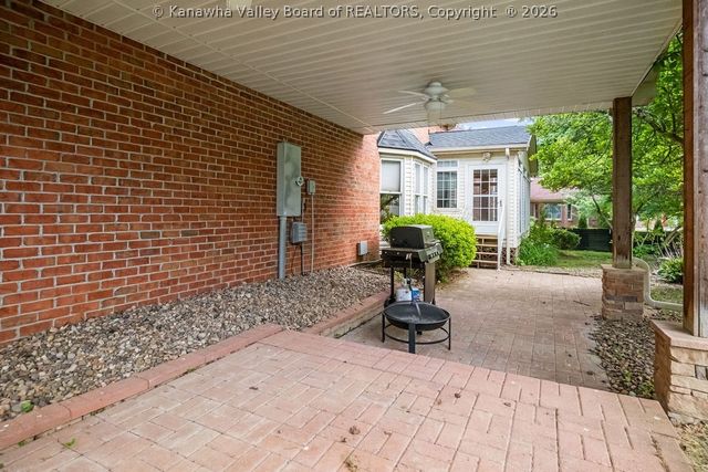 112 Willowood Circle, Hurricane, WV 25526