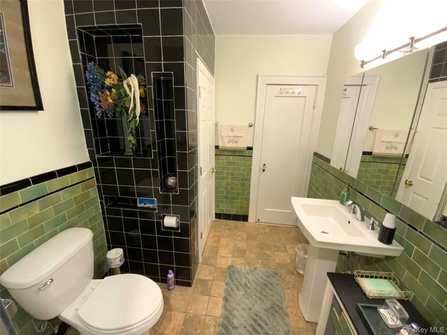 4705 189th Street, Flushing, NY 11358