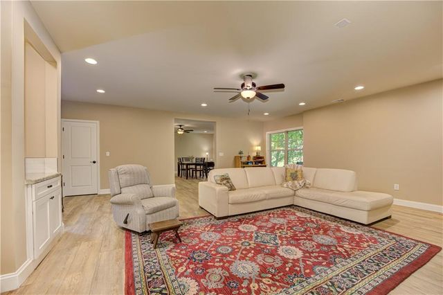 405 Acorn Run, Canton, GA 30115