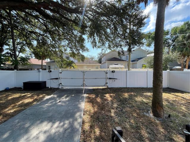 1932 W SPRUCE STREET, Tampa, FL 33607