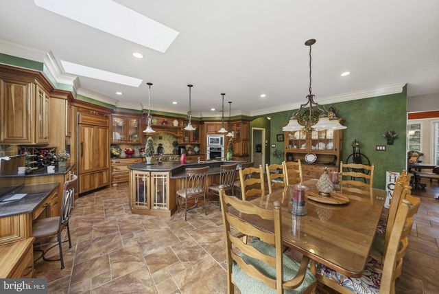 51 STONEHEDGE DR, Hightstown, NJ 08520