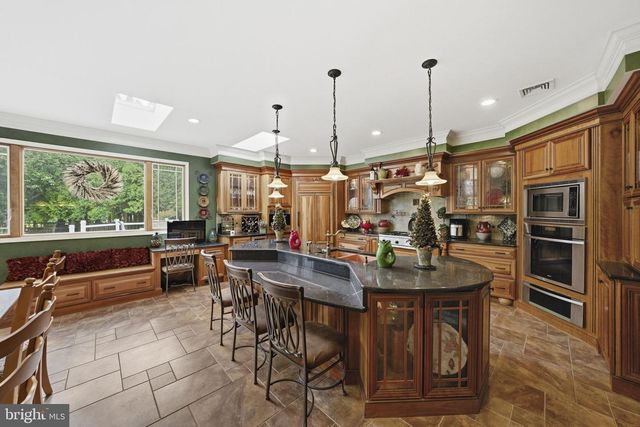 51 STONEHEDGE DR, Hightstown, NJ 08520