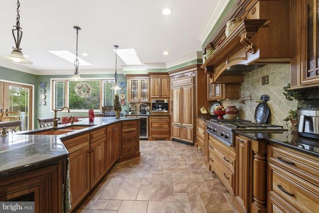 51 STONEHEDGE DR, Hightstown, NJ 08520