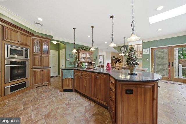51 STONEHEDGE DR, Hightstown, NJ 08520