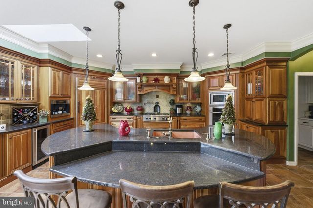 51 STONEHEDGE DR, Hightstown, NJ 08520