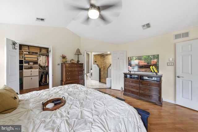 51 STONEHEDGE DR, Hightstown, NJ 08520