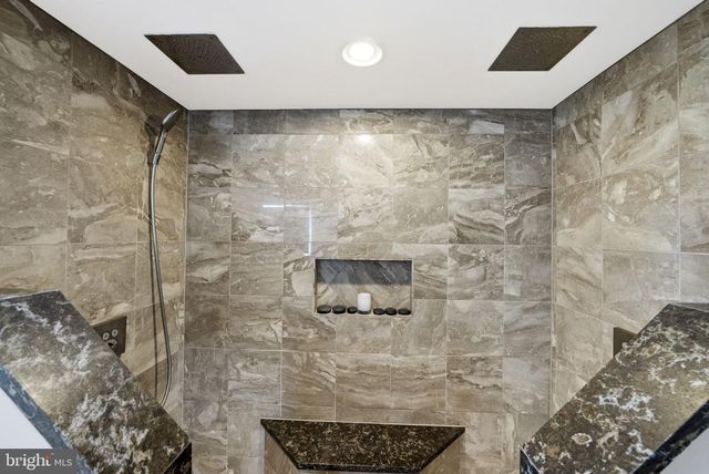 51 STONEHEDGE DR, Hightstown, NJ 08520