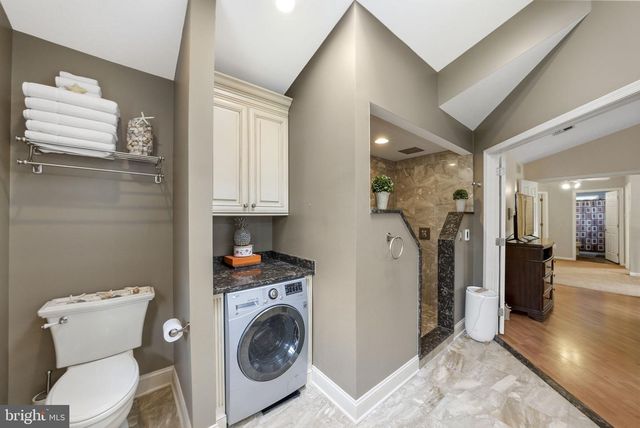 51 STONEHEDGE DR, Hightstown, NJ 08520
