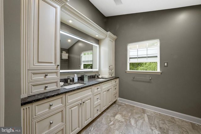 51 STONEHEDGE DR, Hightstown, NJ 08520