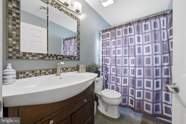 51 STONEHEDGE DR, Hightstown, NJ 08520