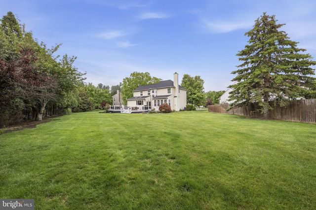 51 STONEHEDGE DR, Hightstown, NJ 08520