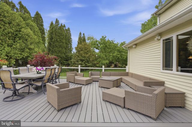 51 STONEHEDGE DR, Hightstown, NJ 08520