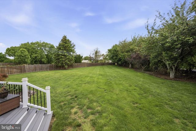51 STONEHEDGE DR, Hightstown, NJ 08520