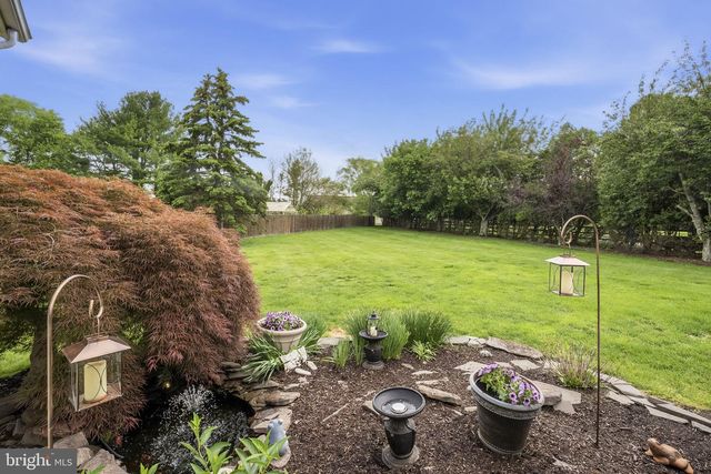 51 STONEHEDGE DR, Hightstown, NJ 08520