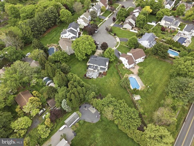 51 STONEHEDGE DR, Hightstown, NJ 08520