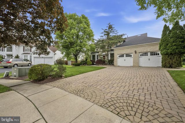 51 STONEHEDGE DR, Hightstown, NJ 08520