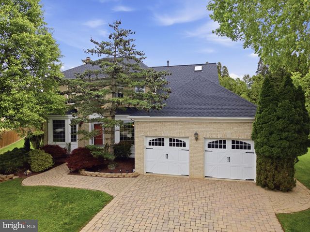 51 STONEHEDGE DR, Hightstown, NJ 08520