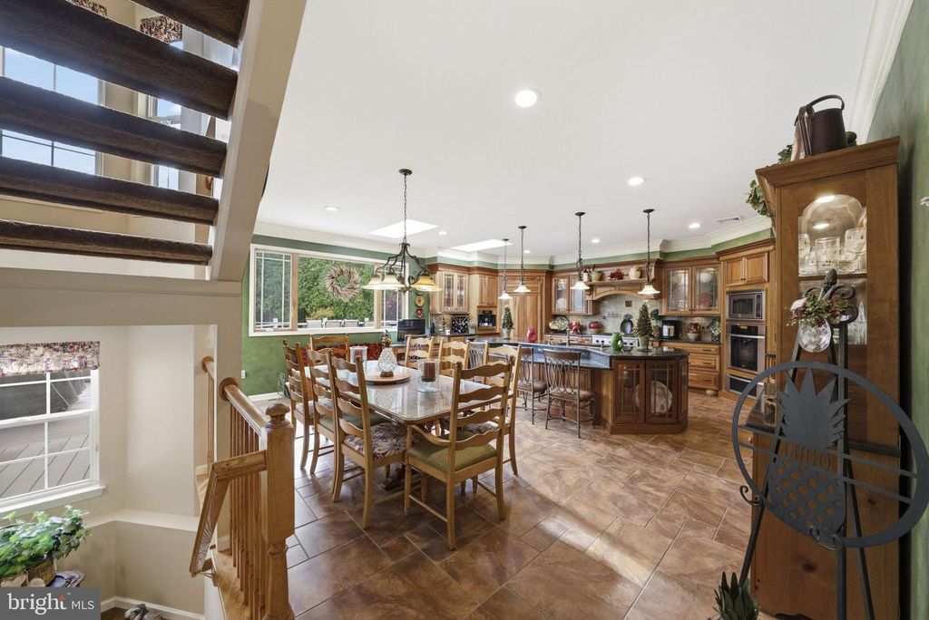 51 STONEHEDGE DR, Hightstown, NJ 08520