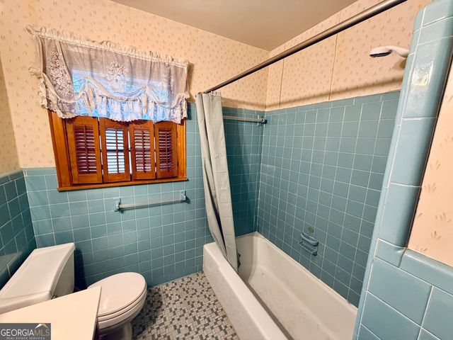 43 Sycamore Drive, Toccoa, GA 30577