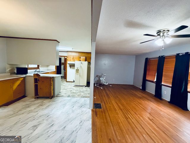 43 Sycamore Drive, Toccoa, GA 30577