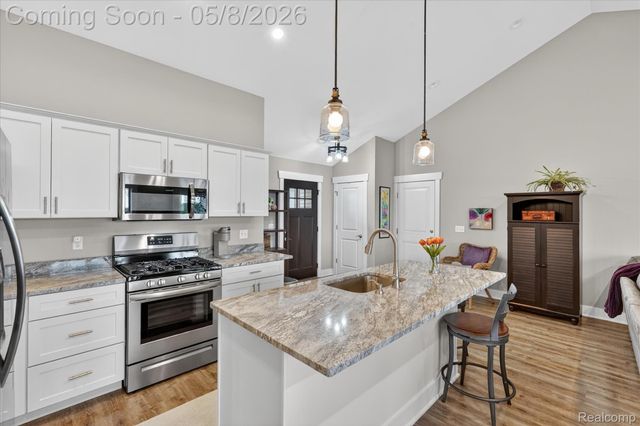 5847 Scenic Bluff Drive 28, Brighton Township, MI 48116