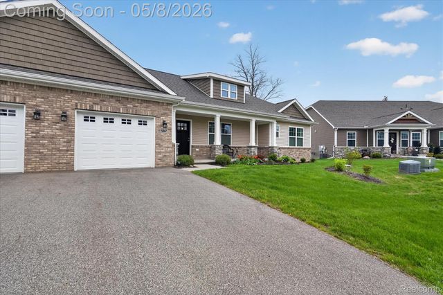 5847 Scenic Bluff Drive 28, Brighton Township, MI 48116
