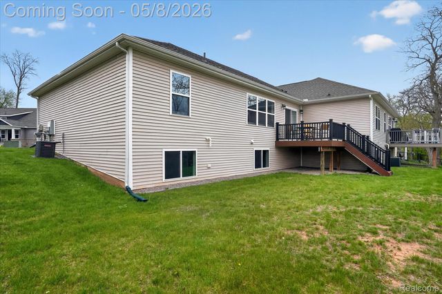 5847 Scenic Bluff Drive 28, Brighton Township, MI 48116