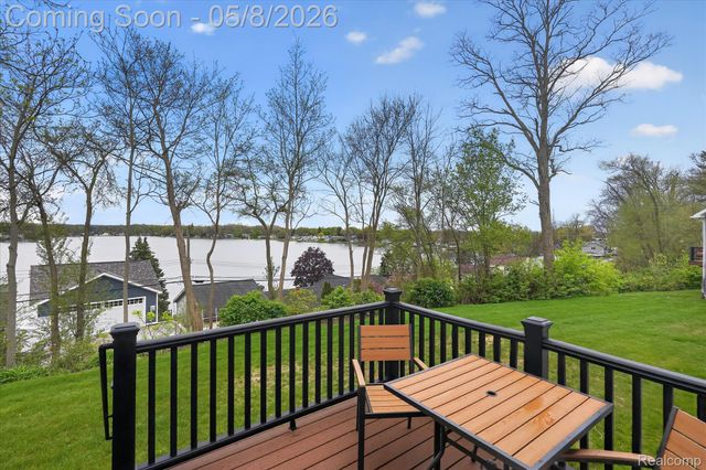 5847 Scenic Bluff Drive 28, Brighton Township, MI 48116