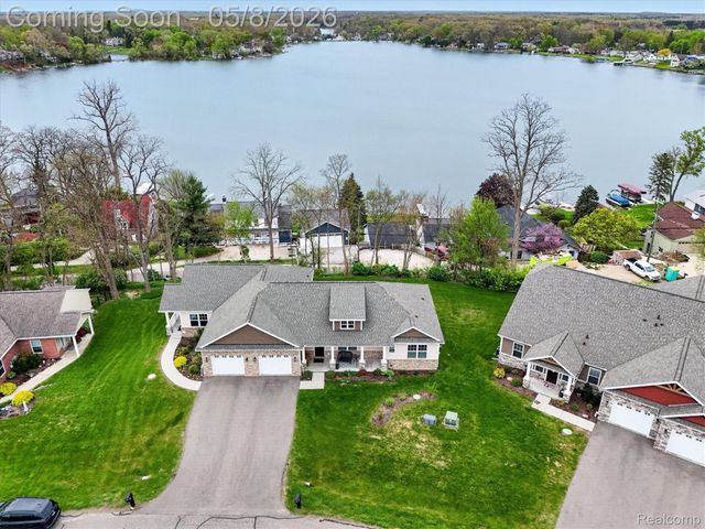 5847 Scenic Bluff Drive 28, Brighton Township, MI 48116