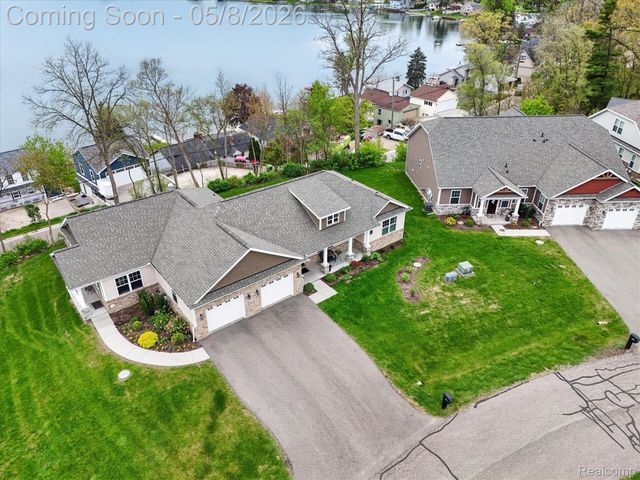 5847 Scenic Bluff Drive 28, Brighton Township, MI 48116