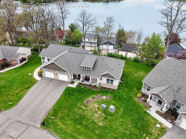 5847 Scenic Bluff Drive 28, Brighton Township, MI 48116